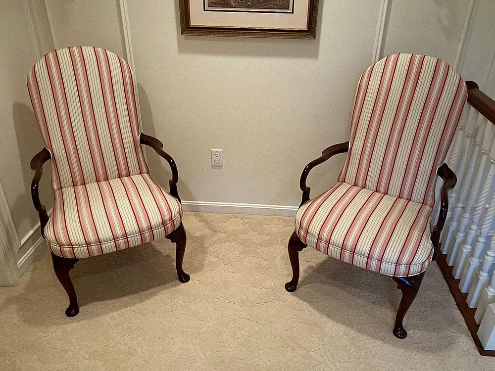 CIRCA 1985 PAIR ARMCHAIRS QUEEN ANNE STYLE mahogany goose neck arms QA legs